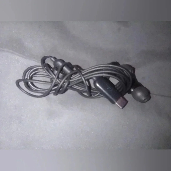 Skull candy wired earbuds w/C cord - Picture 4 of 7